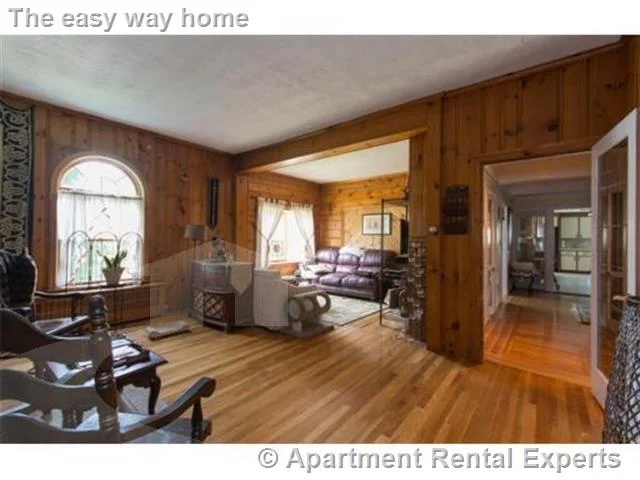 5 bed, 2 bath apartment for rent at 223 Main St Unit 1, Tufts — photo 5 of 7