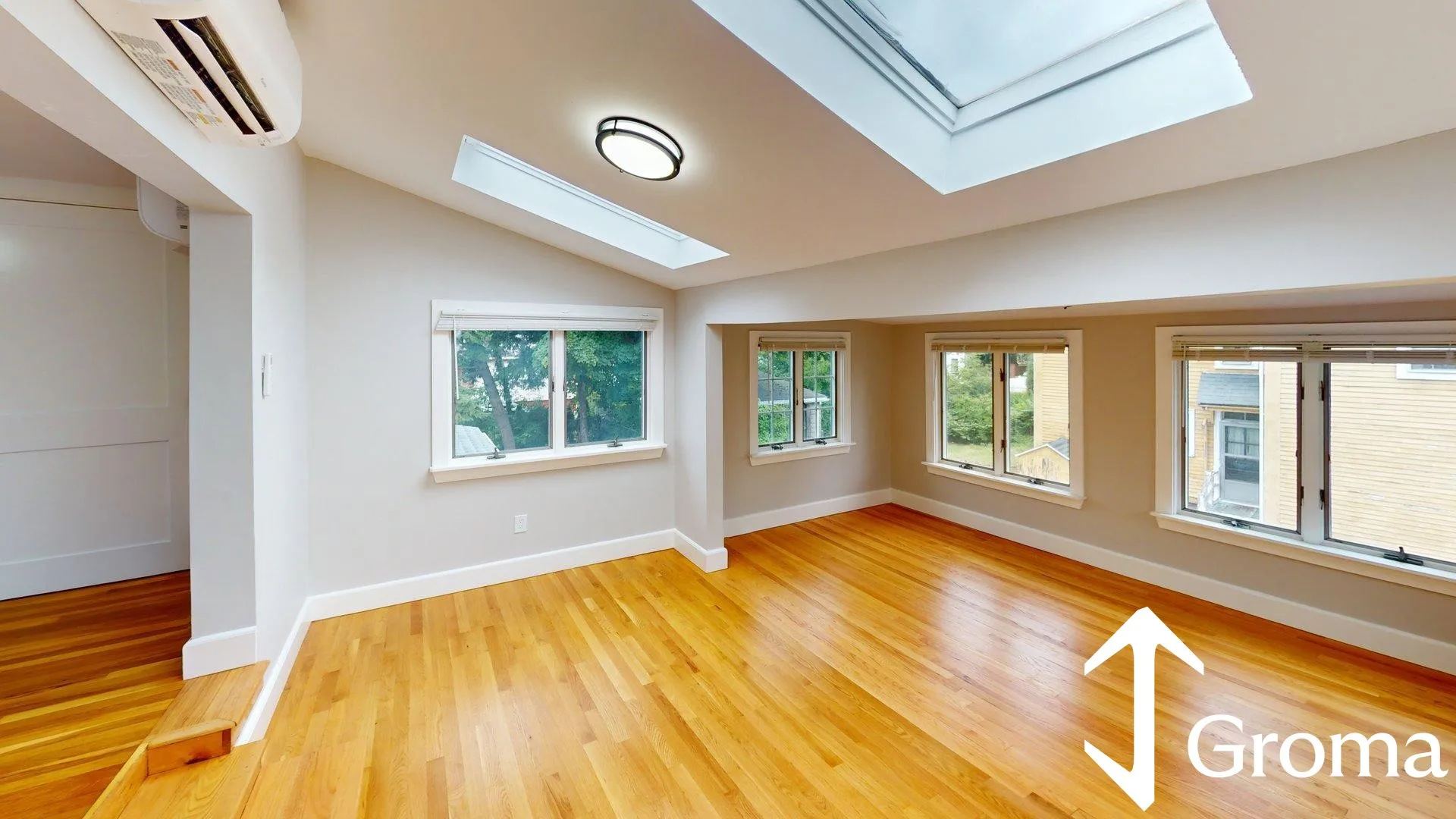 5 bed, 2 bath apartment for rent at 223 Main St Unit 2, South Medford