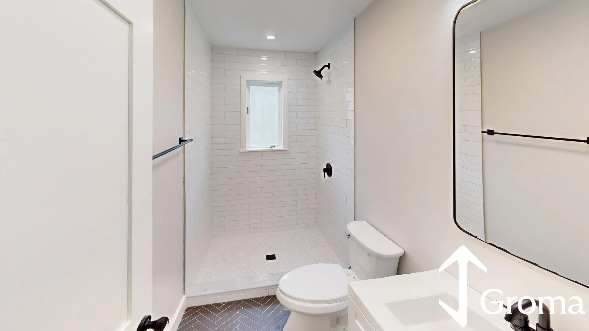 5 bed, 2 bath apartment for rent at 223 Main St Unit 2, South Medford — photo 9 of 22