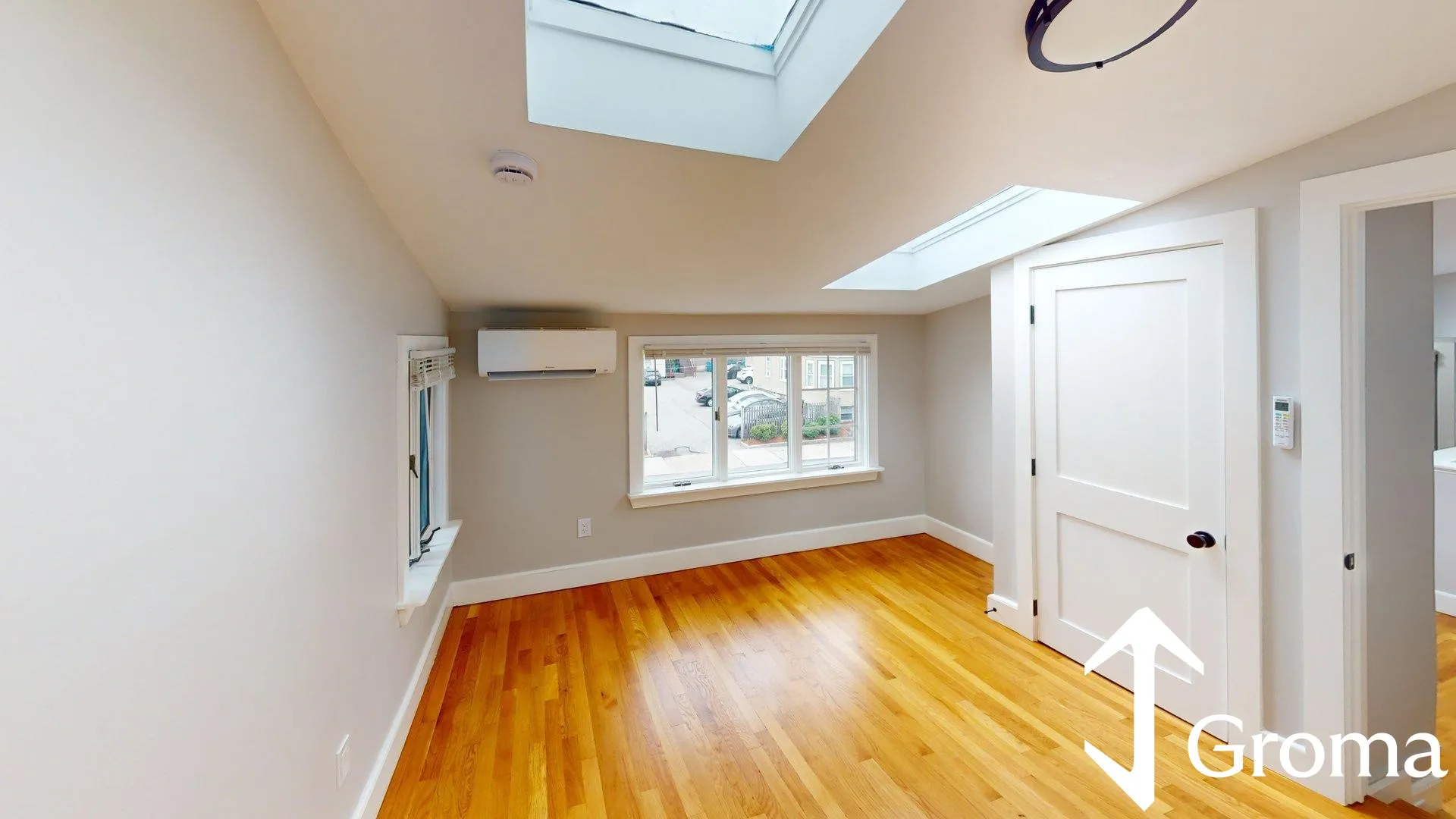 5 bed, 2 bath apartment for rent at 223 Main St Unit 2, South Medford — photo 10 of 22