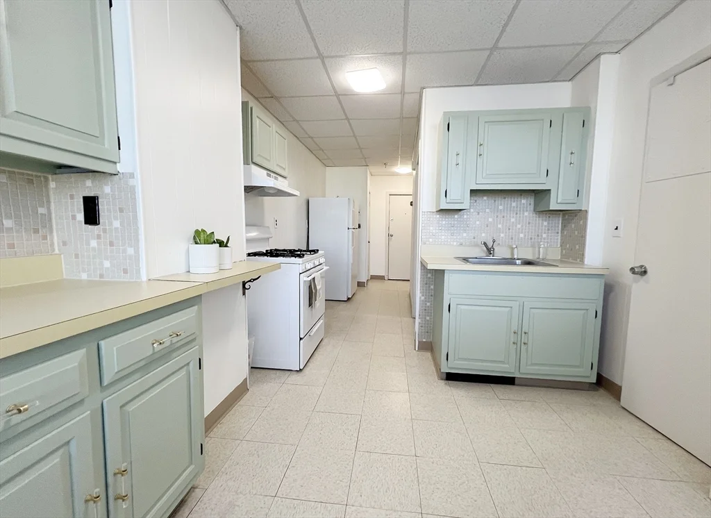1 bed, 1 bath apartment for rent at 223 Paris St Unit 3, East Boston — photo 7 of 22