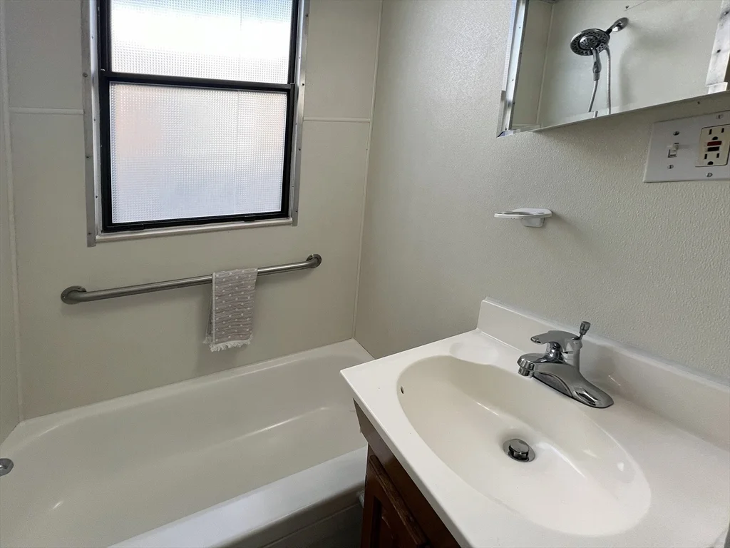 1 bed, 1 bath apartment for rent at 223 Paris St Unit 3, East Boston — photo 15 of 22
