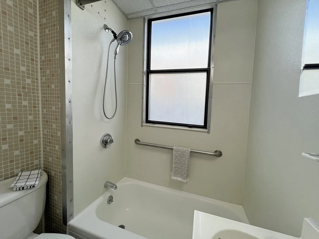 1 bed, 1 bath apartment for rent at 223 Paris St Unit 3, East Boston — photo 16 of 22