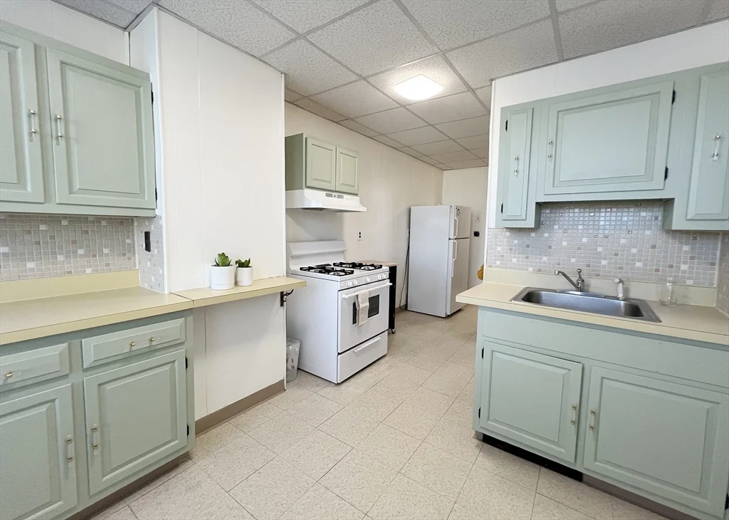 1 bed, 1 bath apartment for rent at 223 Paris St Unit 3, East Boston — photo 5 of 22