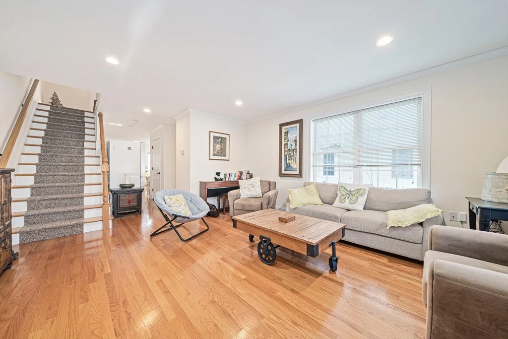 3 bed, 2 bath apartment for rent at 223 Robbins St Unit 1, Waltham — photo 3 of 22