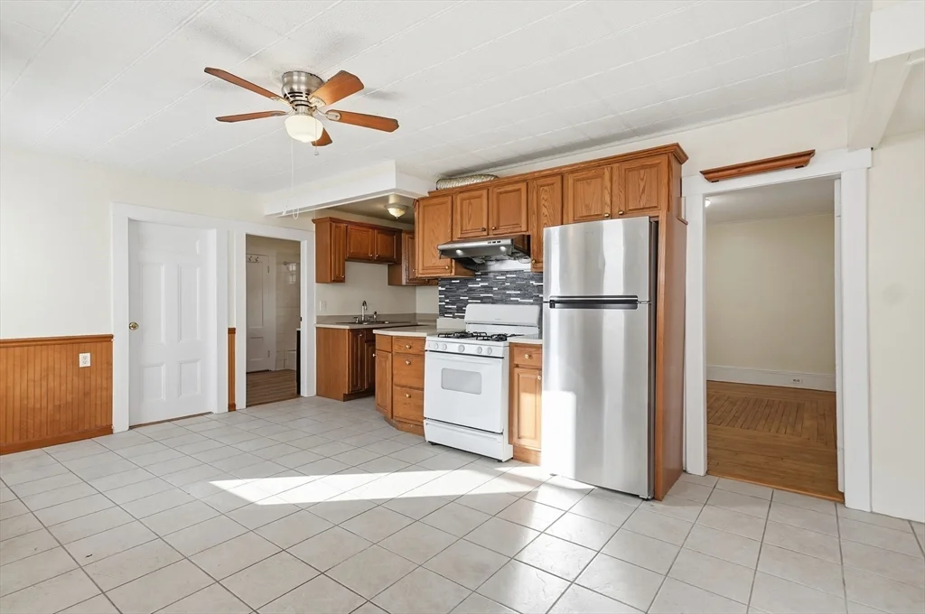 2 bed, 1 bath apartment for rent at 223 School St Unit 1, Lowell — photo 3 of 21
