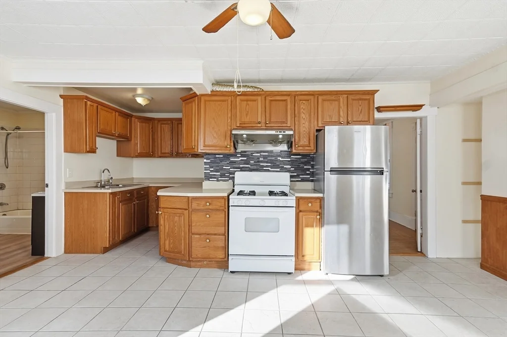 2 bed, 1 bath apartment for rent at 223 School St Unit 1, Lowell — photo 2 of 21