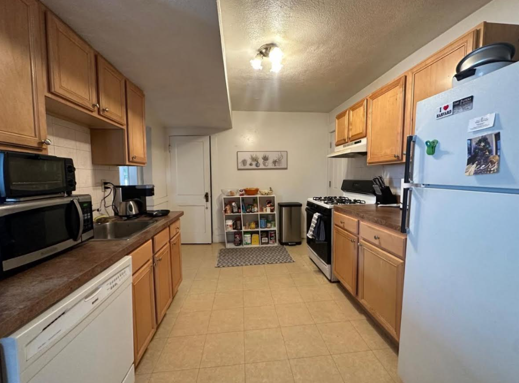 3 bed, 1 bath apartment for rent at 223 Summer St Unit 2, Spring Hill — photo 4 of 13