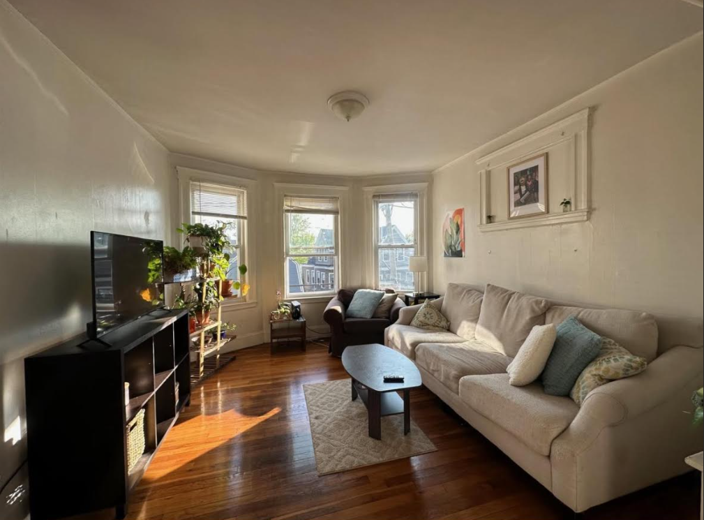 3 bed, 1 bath apartment for rent at 223 Summer St Unit 2, Spring Hill — photo 2 of 13