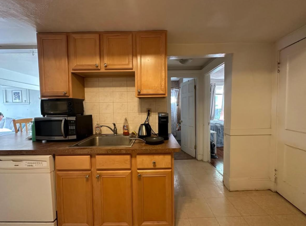 3 bed, 1 bath apartment for rent at 223 Summer St Unit 2, Spring Hill — photo 5 of 13