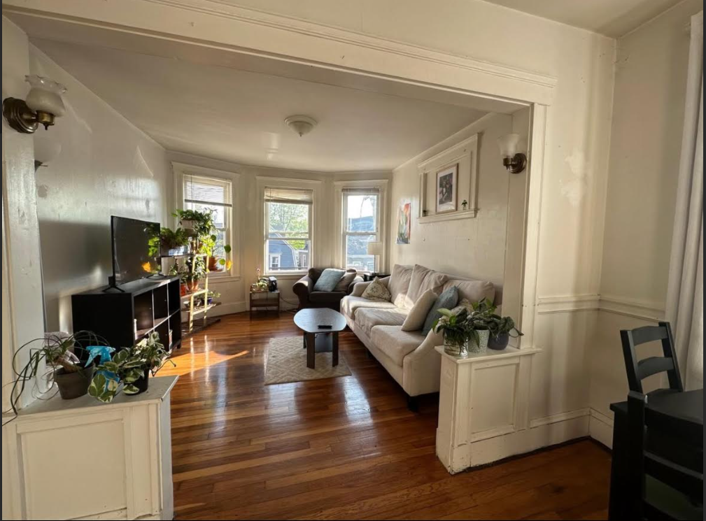 3 bed, 1 bath apartment for rent at 223 Summer St Unit 2, Spring Hill — photo 1 of 13