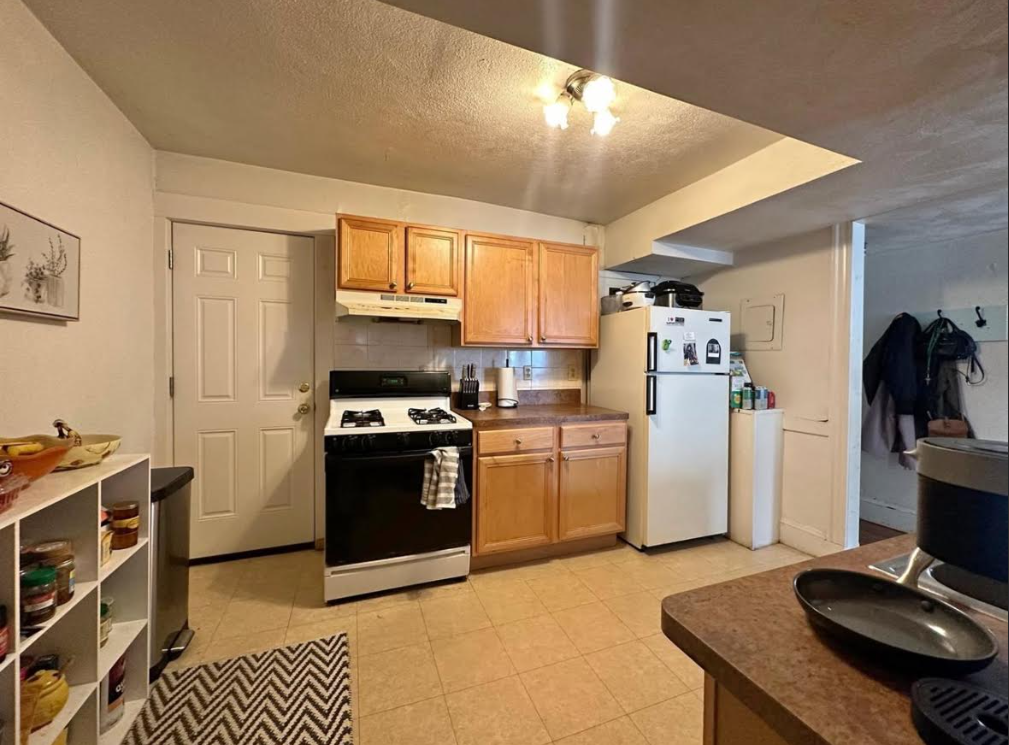 3 bed, 1 bath apartment for rent at 223 Summer St Unit 2, Spring Hill — photo 6 of 13
