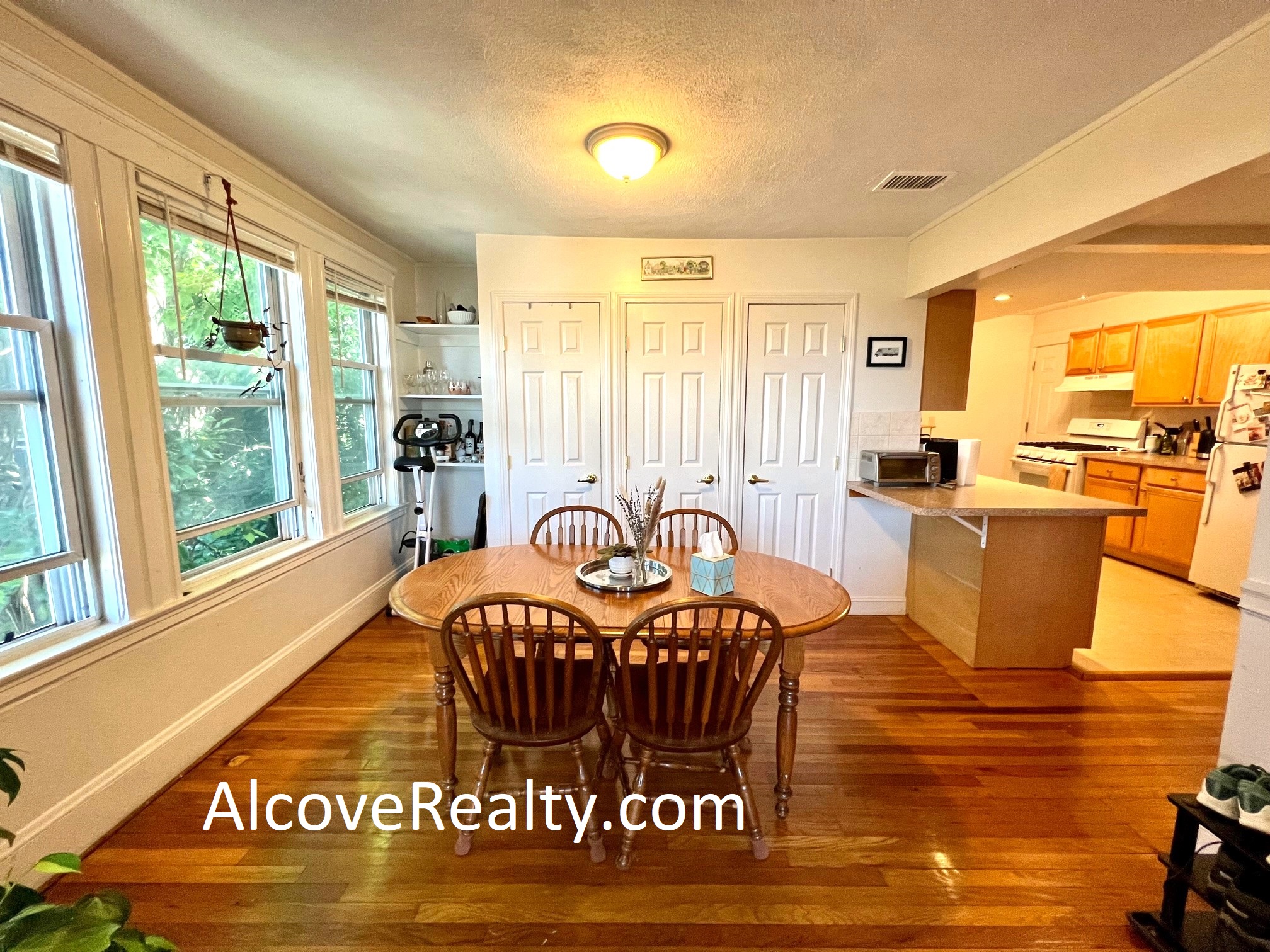 3 bed, 1 bath apartment for rent at 223 Summer St Unit 3, Spring Hill