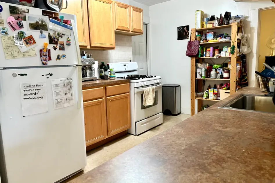 3 bed, 1 bath apartment for rent at 223 Summer St Unit 3, Spring Hill — photo 8 of 16
