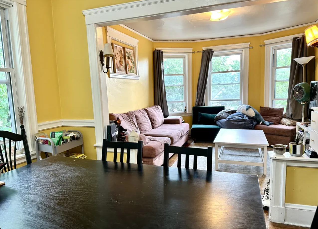 3 bed, 1 bath apartment for rent at 223 Summer St Unit 3R, Spring Hill — photo 1 of 23