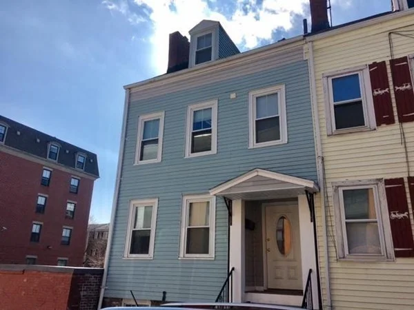 4 bed, 3 bath apartment for rent at 223 W 2nd St, South Boston — photo 1 of 5