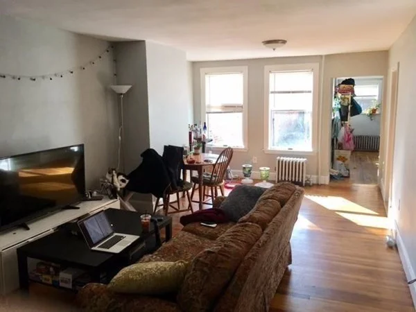 4 bed, 3 bath apartment for rent at 223 W 2nd St, South Boston — photo 2 of 5