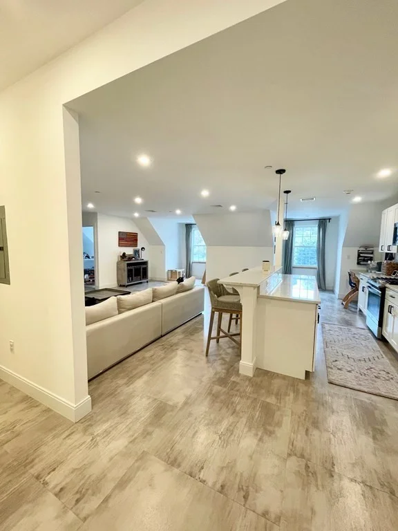 2 bed, 2 bath apartment for rent at 2239 Washington St Unit 302, Canton — photo 4 of 26