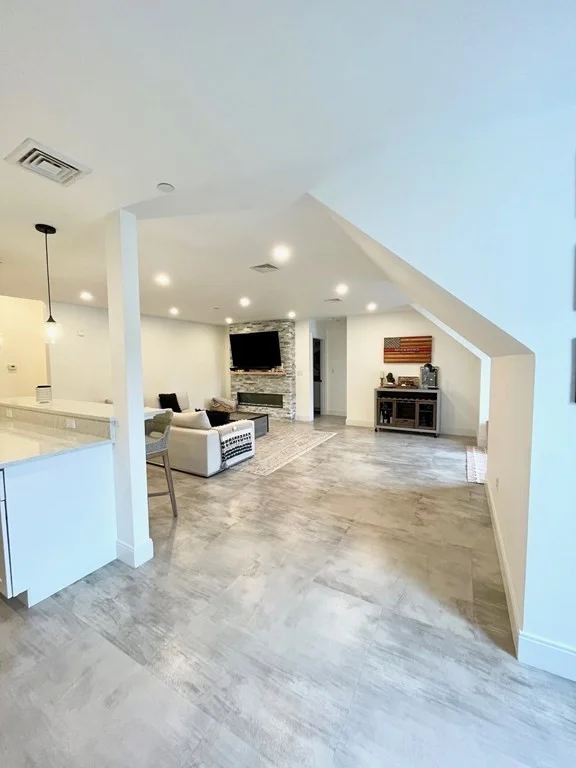 2 bed, 2 bath apartment for rent at 2239 Washington St Unit 302, Canton — photo 3 of 26