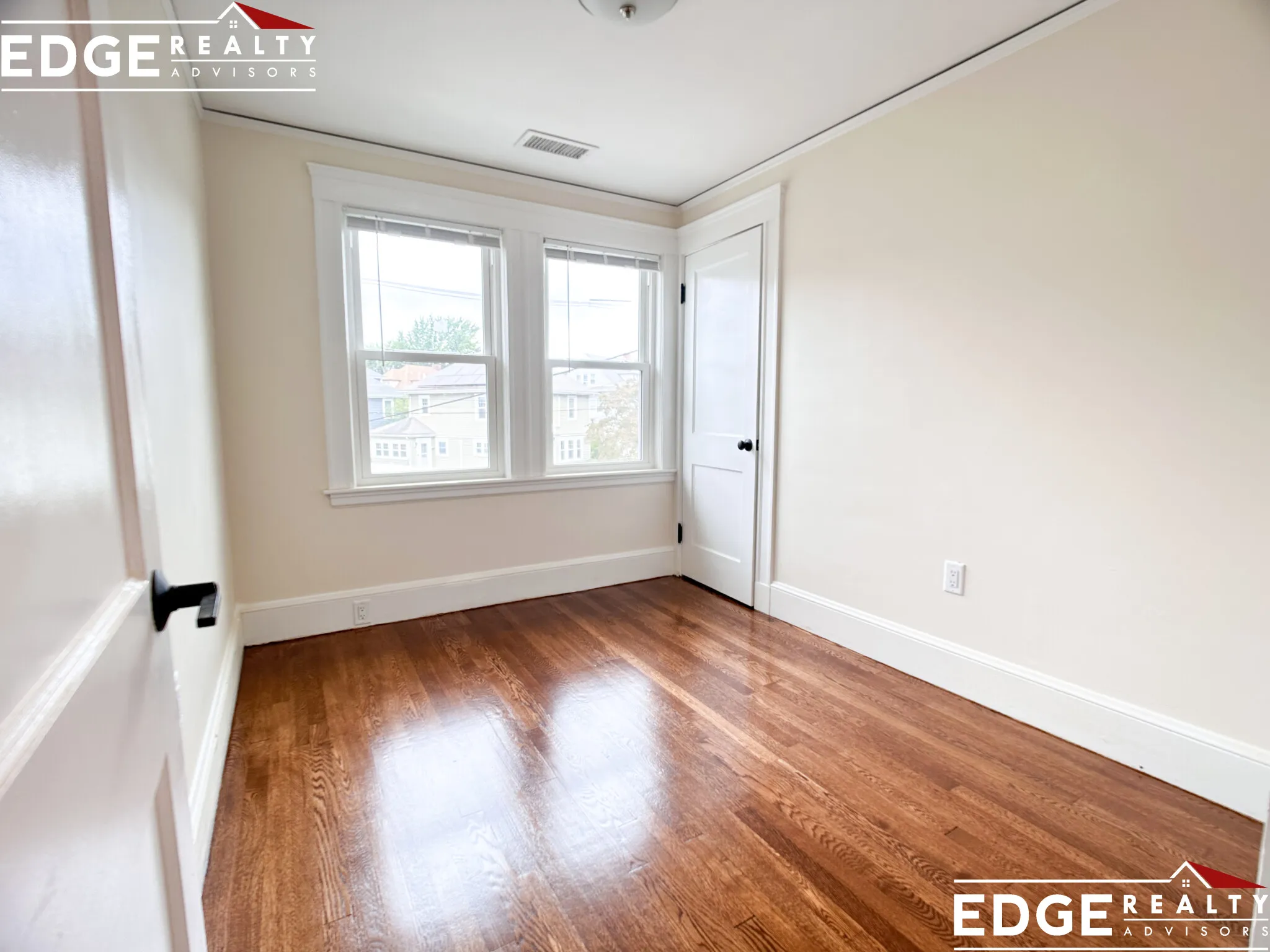 4 bed, 2 bath apartment for rent at 224 Faneuil St Unit 1, Brighton — photo 8 of 11