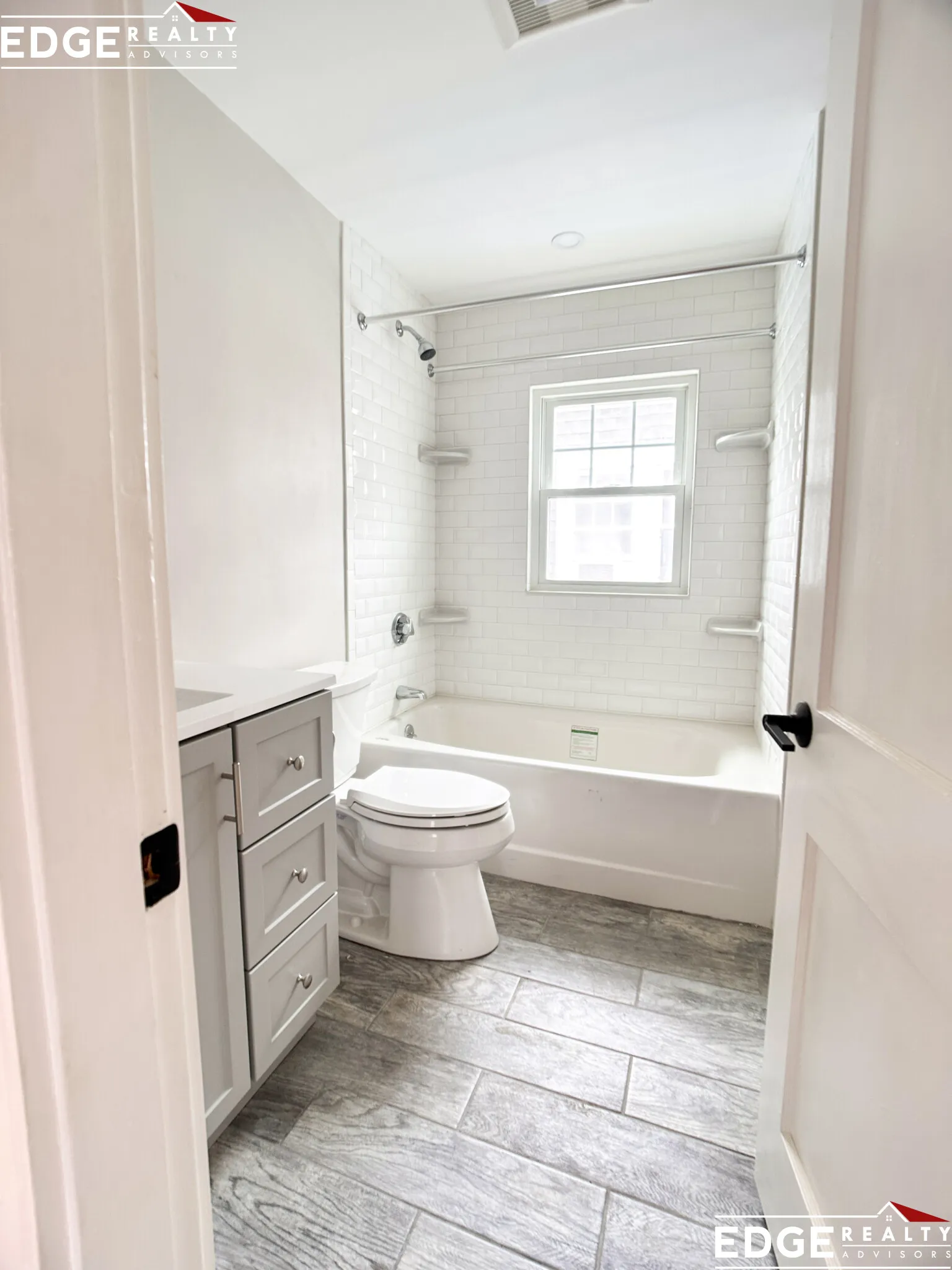 4 bed, 2 bath apartment for rent at 224 Faneuil St Unit 1, Brighton — photo 3 of 11