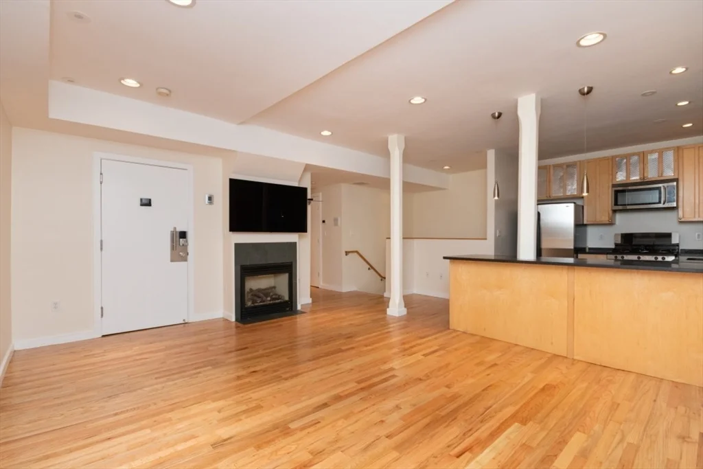 2 bed, 2 bath apartment for rent at 224 Hurley St Unit 1, Kendall Square — photo 4 of 20