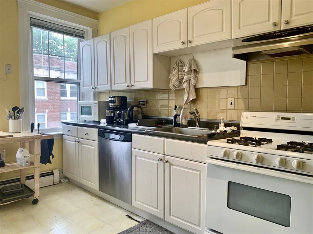 2 bed, 1 bath apartment for rent at 224 Jamaicaway Unit 7, Jamaica Plain — photo 5 of 11