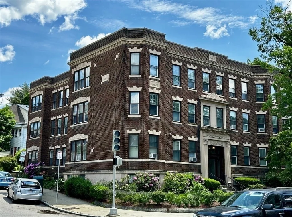 2 bed, 1 bath apartment for rent at 224 Jamaicaway Unit 7, Jamaica Plain — photo 11 of 11