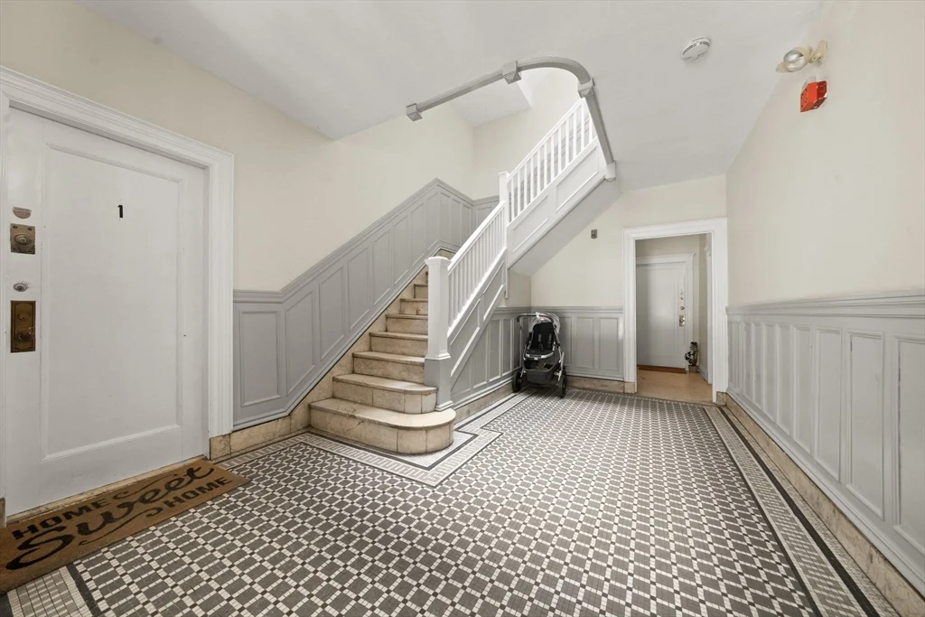 2 bed, 1 bath apartment for rent at 224 Jamaicaway Unit 7, Jamaica Plain — photo 10 of 11