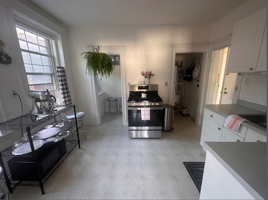 2 bed, 1 bath apartment for rent at 224 Jamaicaway Unit 9, Jamaica Plain — photo 3 of 10