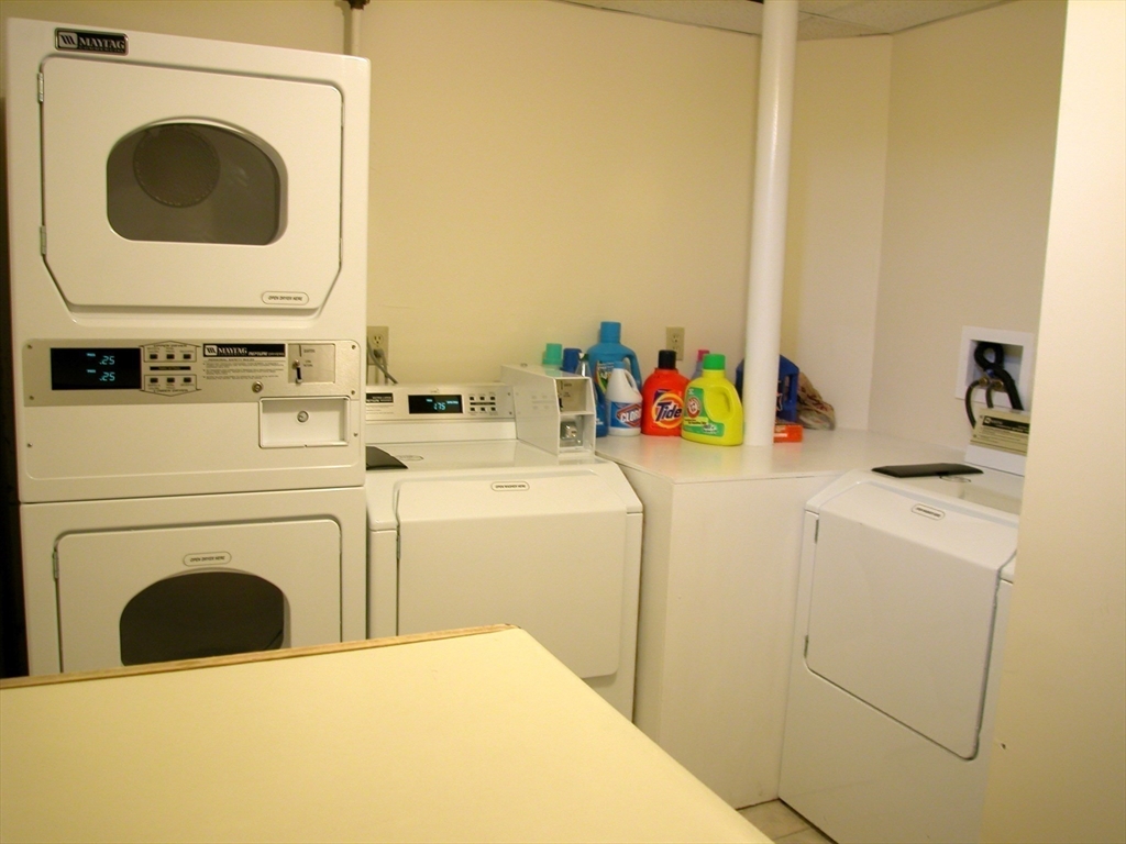 2 bed, 1 bath apartment for rent at 224 Jamaicaway Unit 9, Jamaica Plain — photo 8 of 10