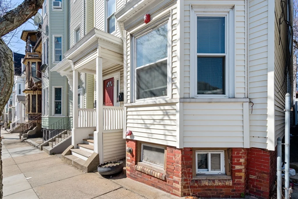 4 bed, 2 bath apartment for rent at 224 Lexington St Unit 2, East Boston — photo 1 of 14