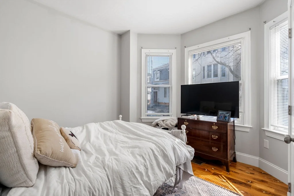 4 bed, 2 bath apartment for rent at 224 Lexington St Unit 2, East Boston — photo 4 of 14
