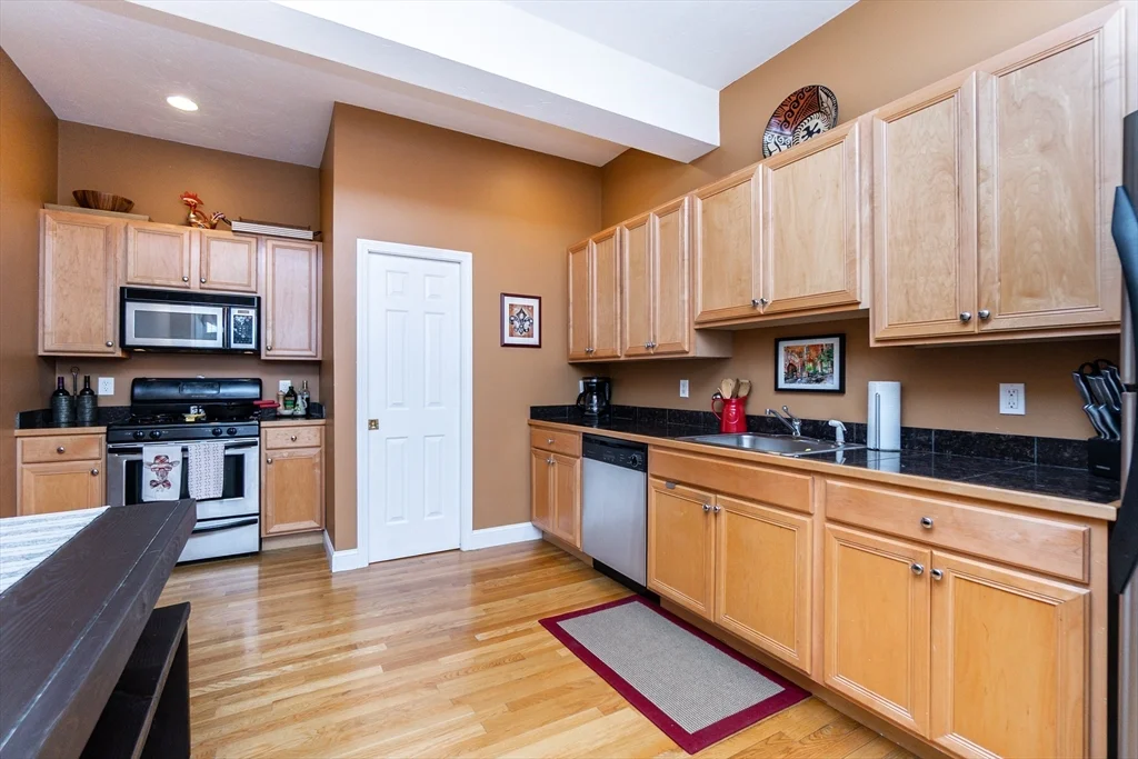 2 bed, 1 bath apartment for rent at 224 Salem St Unit 5, Medford — photo 4 of 31