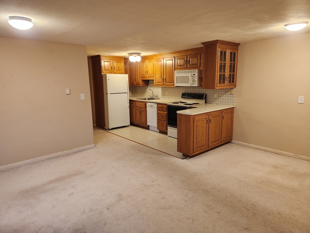 1 bed, 1 bath apartment for rent at 224 School Unit 999, Walpole — photo 6 of 9