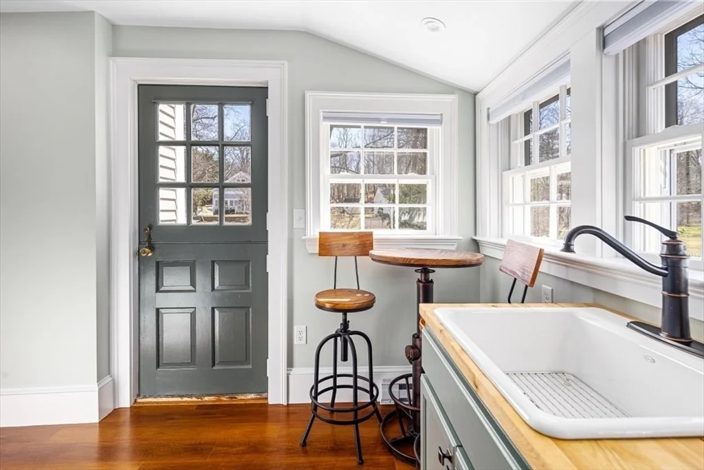 2 bed, 1 bath apartment for rent at 224 South St Unit 224, Hingham — photo 9 of 20