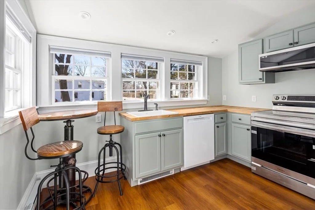2 bed, 1 bath apartment for rent at 224 South St Unit 224, Hingham — photo 8 of 20