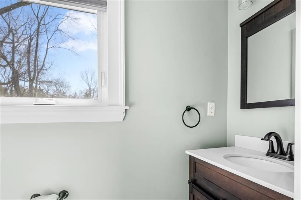 2 bed, 1 bath apartment for rent at 224 South St Unit 224, Hingham — photo 10 of 20