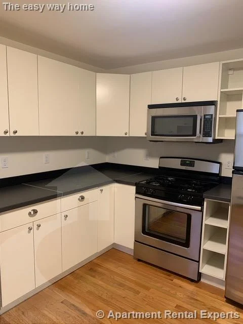 1 bed, 1 bath apartment for rent at 225 Albion St Unit 2, Wakefield