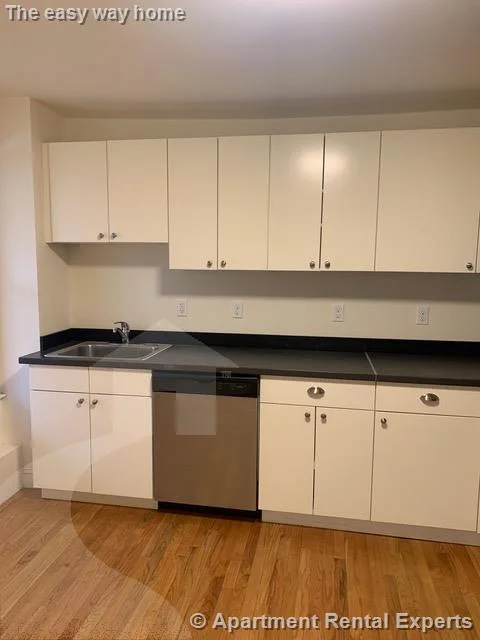 1 bed, 1 bath apartment for rent at 225 Albion St Unit 2, Wakefield — photo 2 of 5