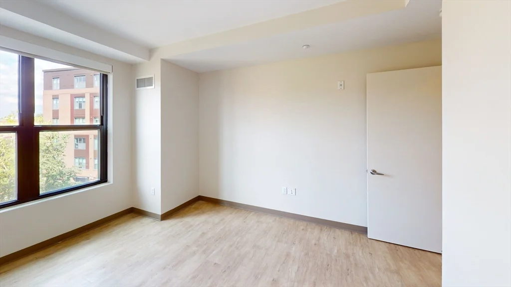 3 bed, 2 bath apartment for rent at 225 Centre Unit 409, Jamaica Plain — photo 3 of 9