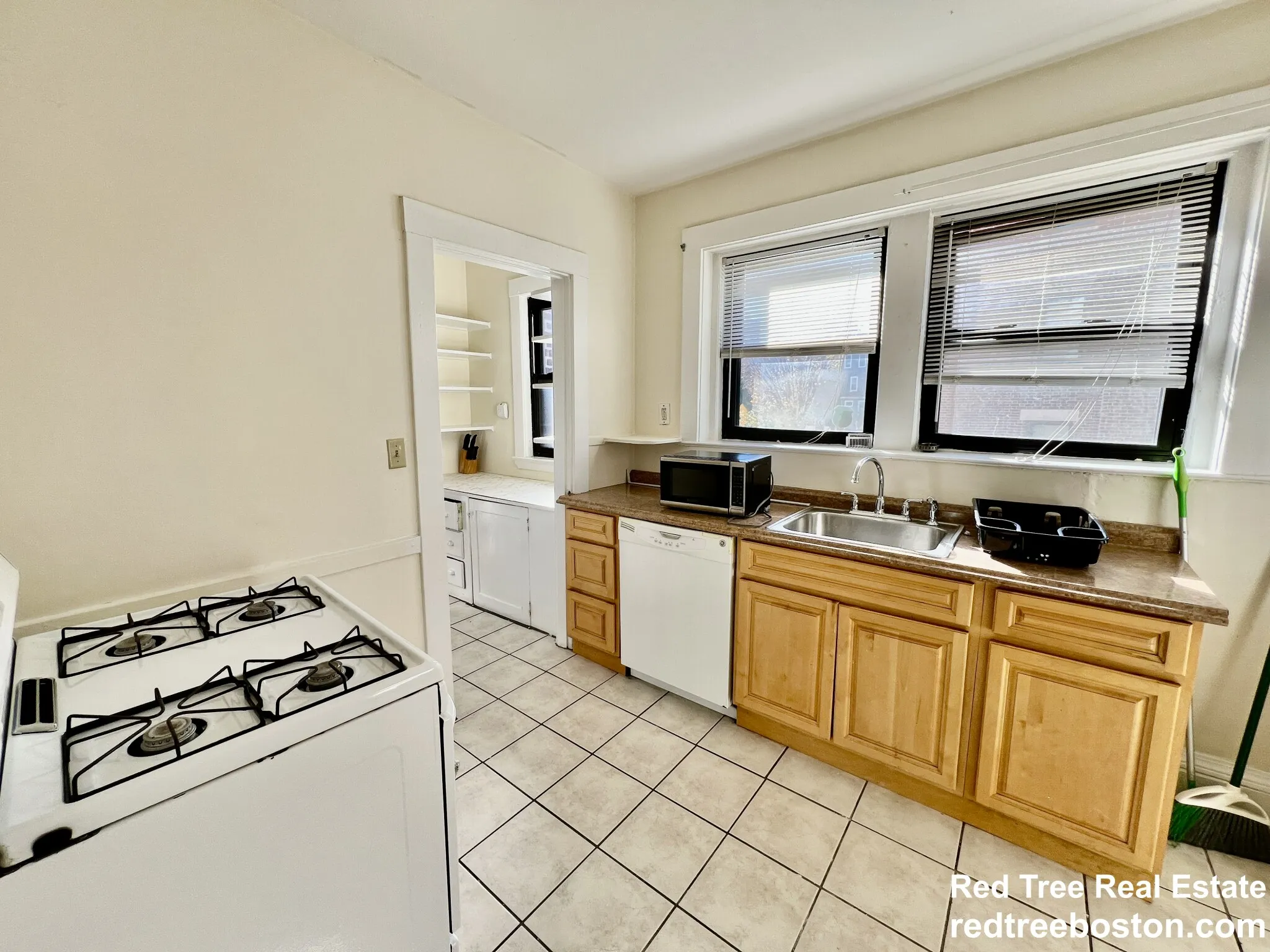 4 bed, 1 bath apartment for rent at 225 Chestnut Hill Ave Unit 1, Brighton — photo 4 of 25