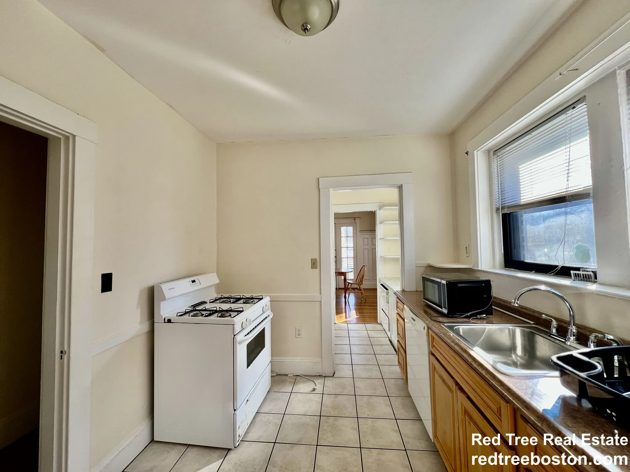 4 bed, 1 bath apartment for rent at 225 Chestnut Hill Ave Unit 1, Brighton — photo 5 of 25