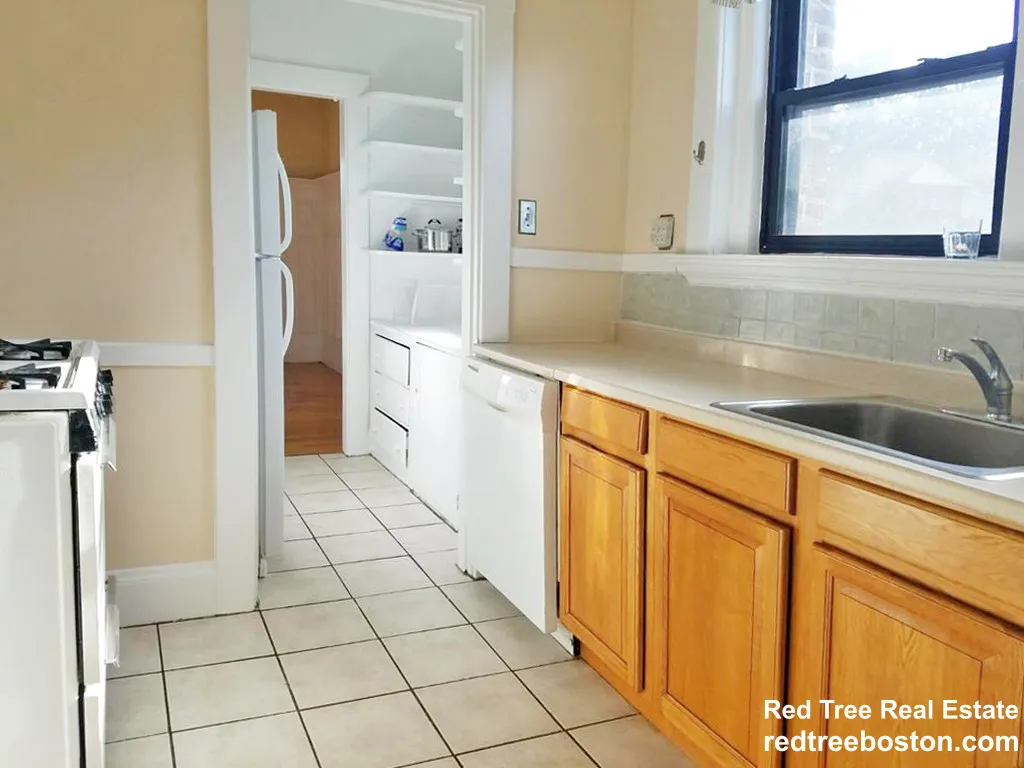 4 bed, 1 bath apartment for rent at 225 Chestnut Hill Ave Unit 1, Brighton — photo 13 of 25