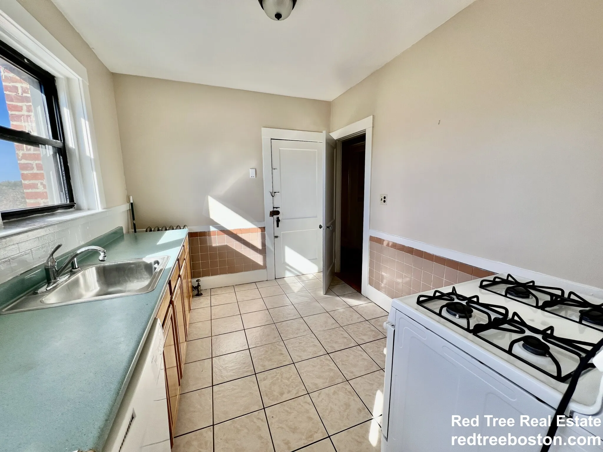 4 bed, 1 bath apartment for rent at 225 Chestnut Hill Ave Unit 3, Brighton — photo 5 of 23