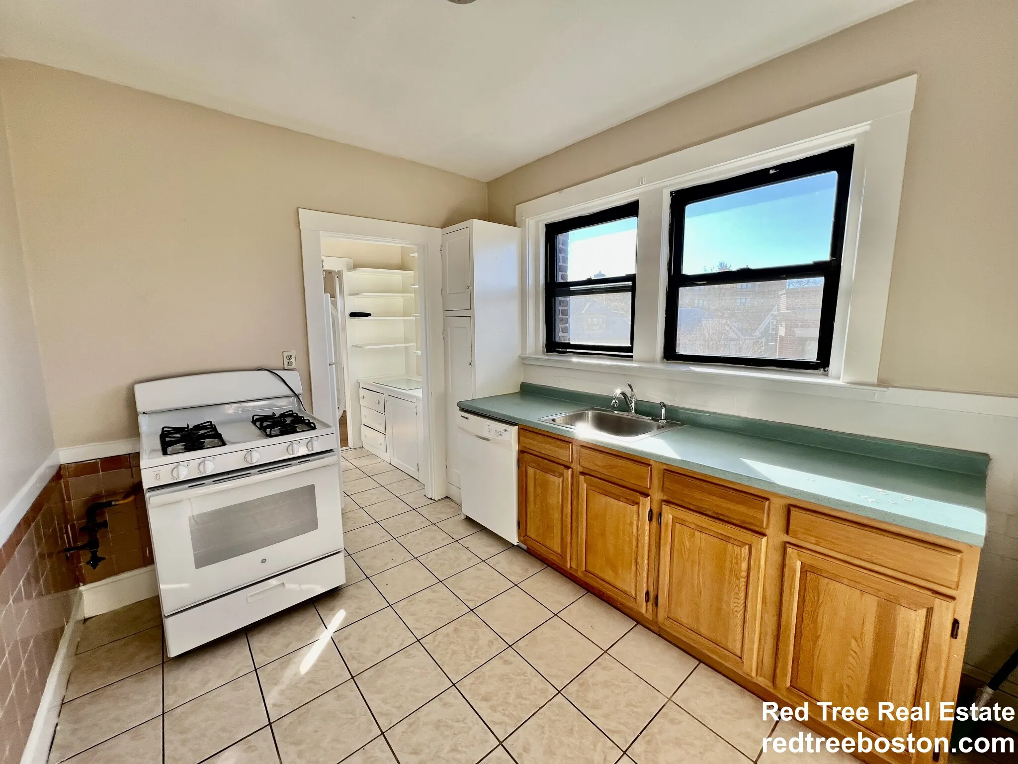 4 bed, 1 bath apartment for rent at 225 Chestnut Hill Ave Unit 3, Brighton — photo 6 of 23