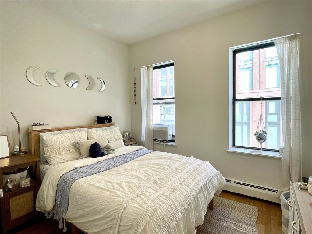 4 bed, 1 bath apartment for rent at 225 East Berkeley St Unit 4, South End — photo 4 of 7