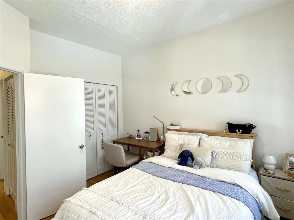 4 bed, 1 bath apartment for rent at 225 East Berkeley St Unit 4, South End — photo 3 of 7