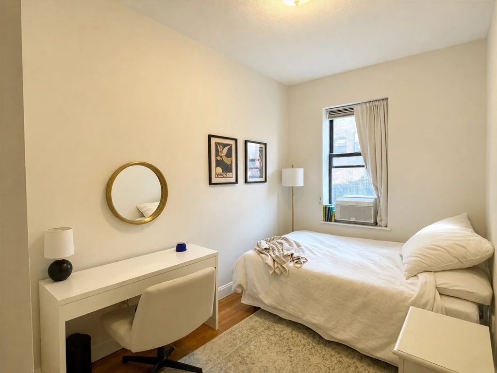 4 bed, 1 bath apartment for rent at 225 East Berkeley St Unit 4, South End — photo 5 of 7