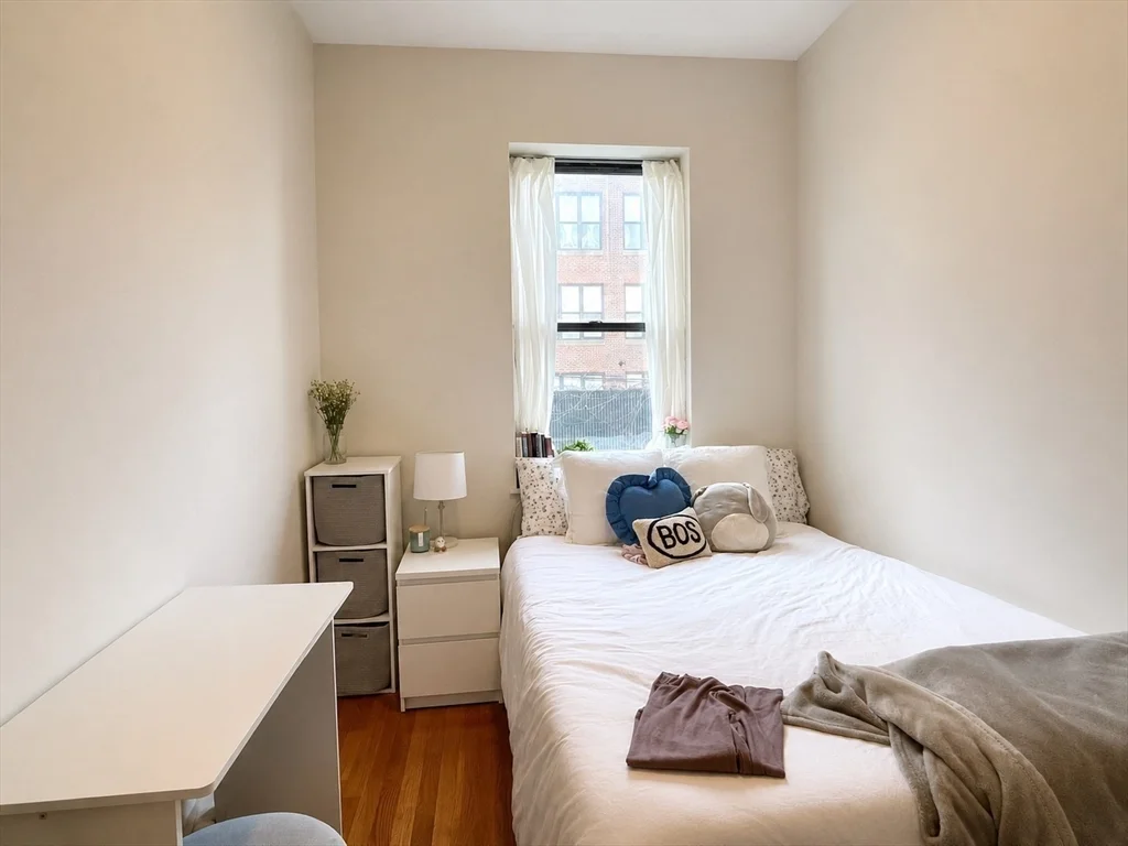 4 bed, 1 bath apartment for rent at 225 East Berkeley St Unit 4, South End — photo 6 of 7